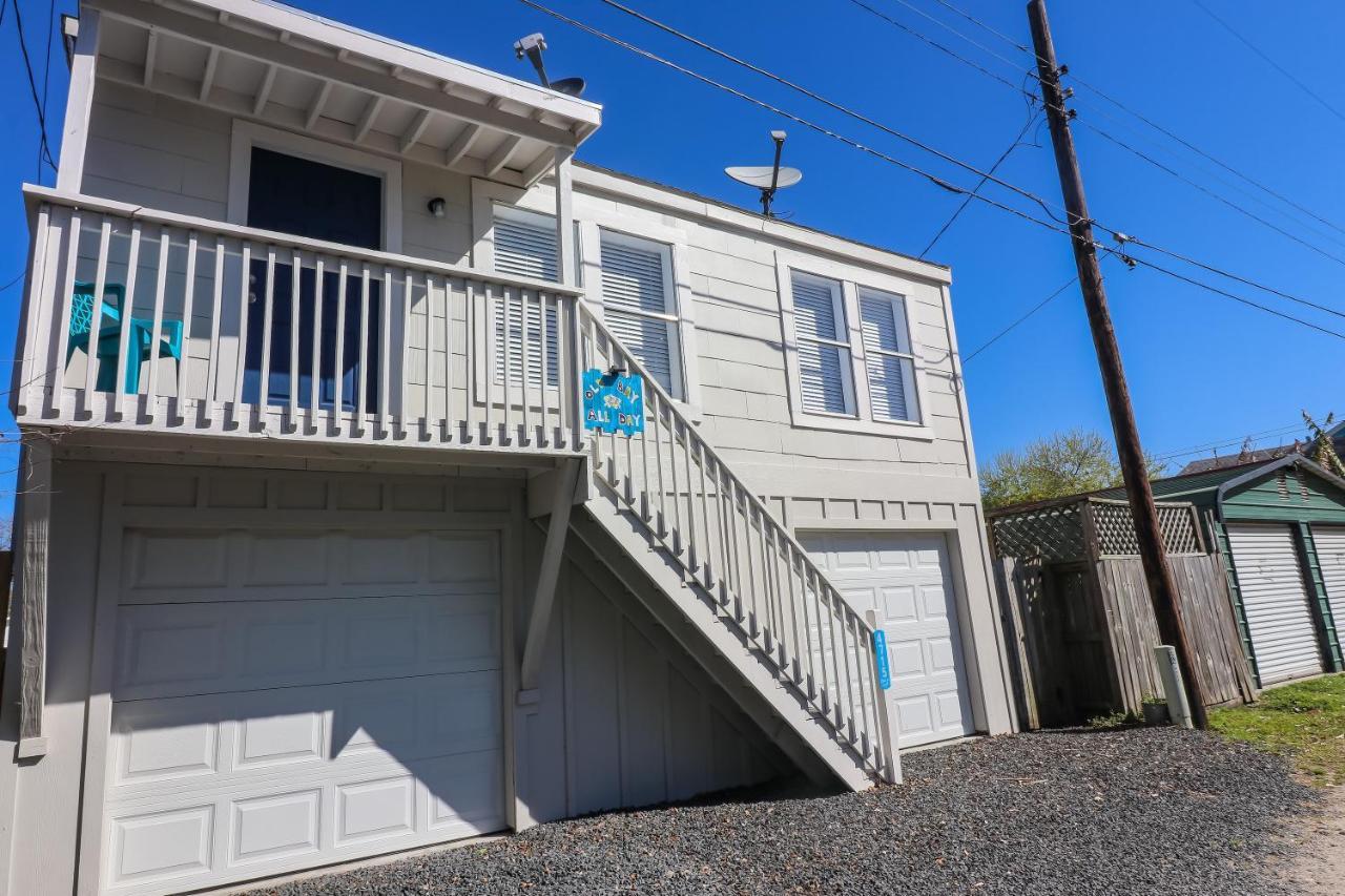 Old Bay All Day All You Need For A Relaxing Stay Galveston Exterior photo